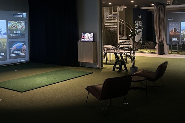 Stort intresse när Tomelillas andra golfsimulator invigdes