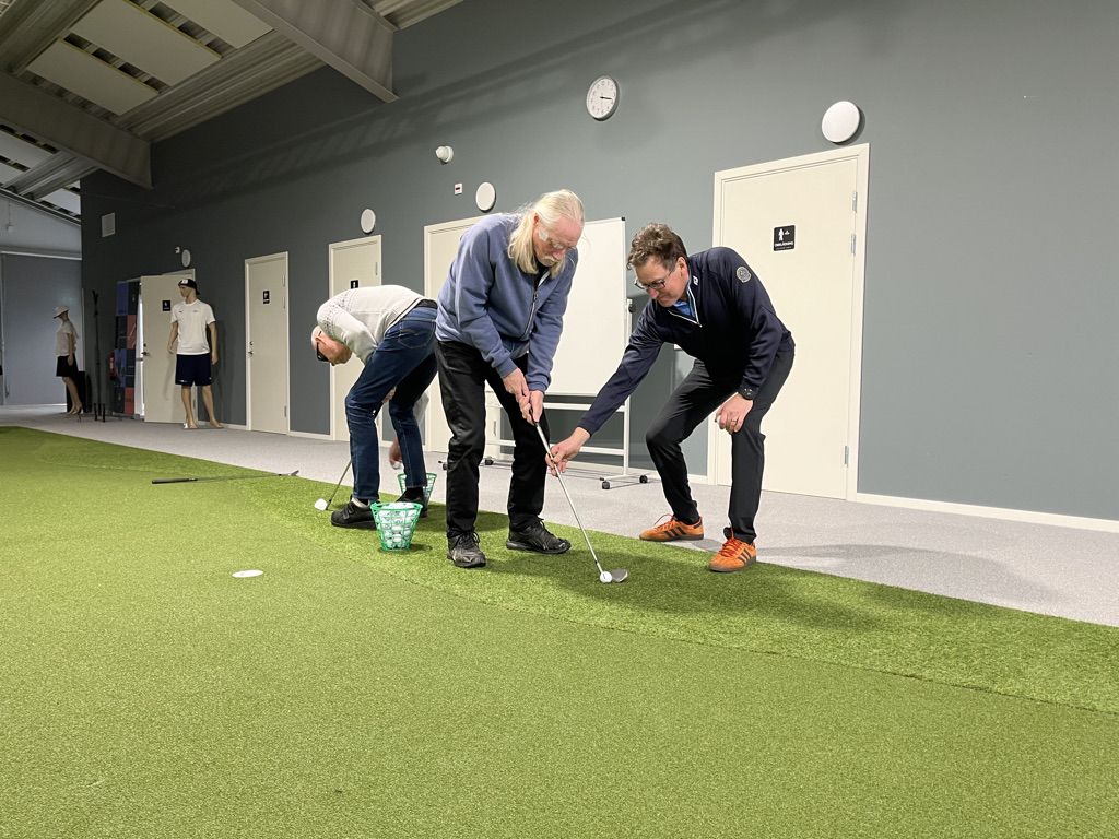 Inomhusträning för synskadade på Tomelilla Golf